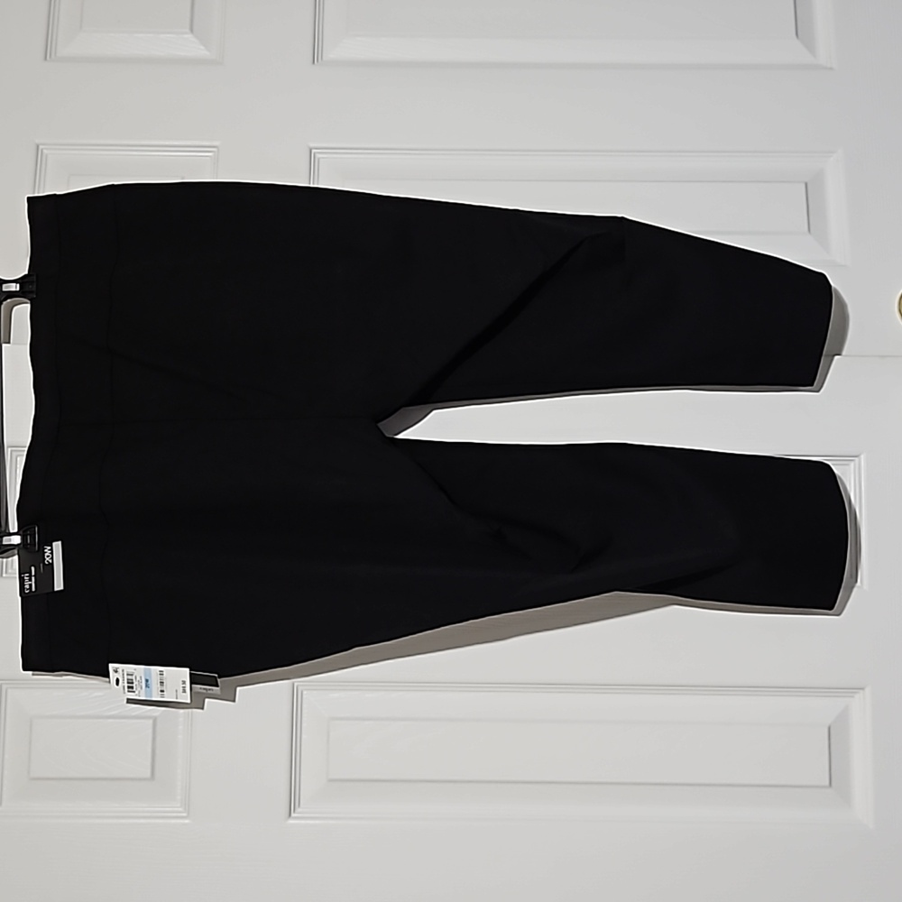 Alfani Woman NWT Capri sz.20W comfort waist, black, great form fitting stretch - Picture 4 of 8